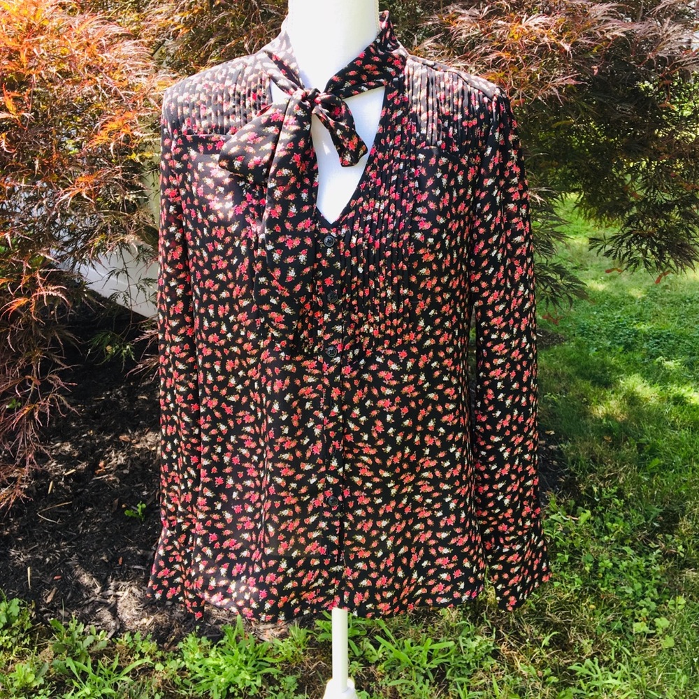 Gorgeous Guess floral blouse